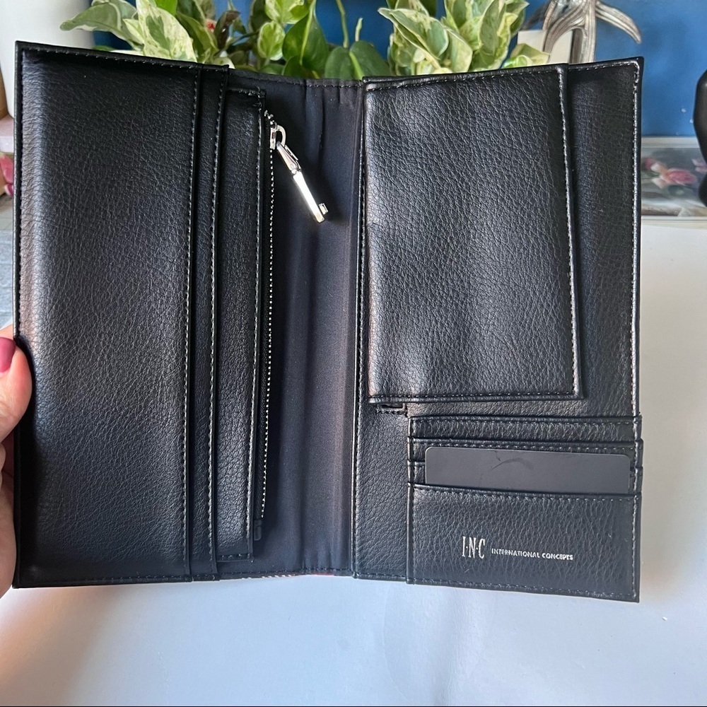 International Concepts Bifold Wallet - Picture 11 of 13